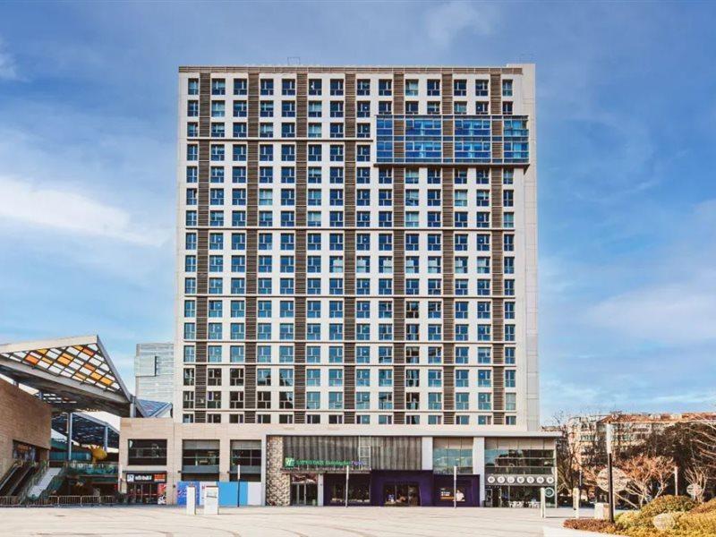 Holiday Inn Express Shanghai Baoyang By Ihg Exterior photo
